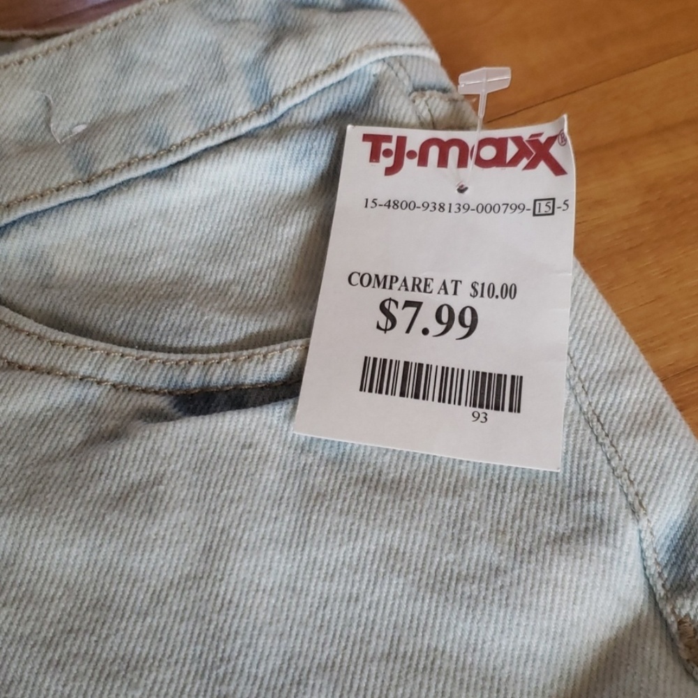 Low Rise Short Short - Picture 3 of 4